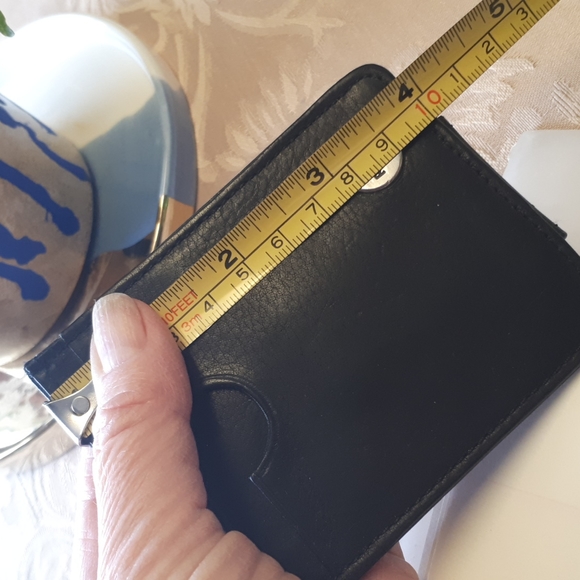 Rolfs black leather money clip with 2 slots for cards. - Picture 8 of 8